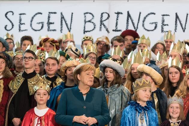 News Themen der Woche KW02 News Bilder des Tages Bundeskanzlerin, Angela Merkel von der Christlich Demokratischen Union (CDU) empfaengt die Sternsinger am 07.01.2019 in Berlin, Deutschland. Unter dem Leitwort der diesjaehrigen Aktion Segen bringen, Segen sein. Wir gehoeren zusammen - in Peru und weltweit! empfaengt die Kanzlerin jewels 4 Sternsinger aus 27 deutschen Dioezesen sich an dem 61. Dreikoenigssingen beteiligen.