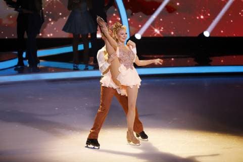 Desiree Nick und Alexander Gazsi in der 1. Live-Sendung der Sat.1 Show Dancing on Ice in den MMC Studios. Köln, 06.01.2018