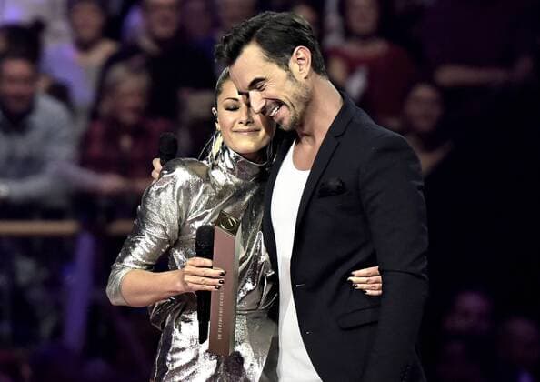 Entertainment Themen der Woche Entertainment Bilder des Tages 12.01.2019, xlakx, Musik Pop , Schlagerchampions - Das große Fest der Besten emspor, v.l. Helene Fischer und Florian Silbereisen umarmen sich waehrend der Sendung Schlagerchampions - Das große Fest der Besten im Velodrom am 12.01.2019 in Berlin. Musik Pop , Schlagerchampions - Das große Fest der Besten