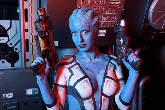 Entertainment Themen der Woche KW03 Entertainment Bilder des Tages GEEK ART - Bodypainting meets SciFi, Fantasy and more: Mass Effect Photoshooting mit Model Sarah Hu als Liara T Soni in der Originalkulisse des Maschinenraums aus der TV-Serie Star Trek: Enterprise im Filmwelt-Center. Bad Münder, 14.01.2019 - Ein Projekt des Fotografen Tschiponnique Skupin und des Bodypainters und Transformakers Enrico Lein