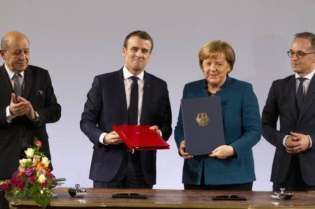 News Themen der Woche KW04 News Bilder des Tages Jean-Yves Le Drian, Emmanuel Macron, Angela Merkel und Heiko Maas bei der Erneuerung des deutsch-französischen Freundschaftsvertrages im Rathaus. Aachen, 22.01.2019