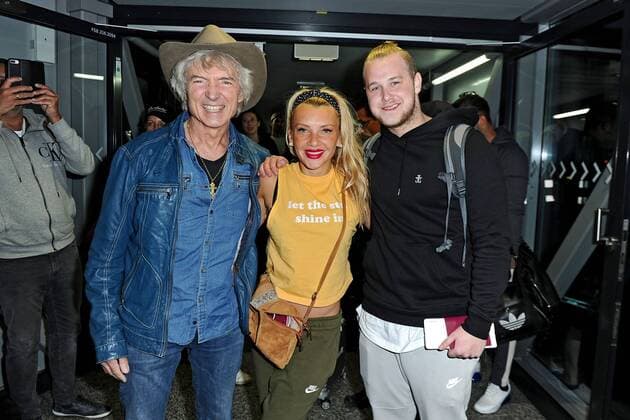 Entertainment Themen der Woche Entertainment Bilder des Tages RTL - Dschungelcamp 2019. Peter Orloff , Evelyn Burdecki und Felix van Deventer anläßlich der Ankunft der Kandidaten der RTL - Sendung Ich bin ein Star - holt mich hier raus vom Dschungel-Camp 2019 am 29.01.2019 auf dem Flughafen Frankfurt Main. 20190129MWI353