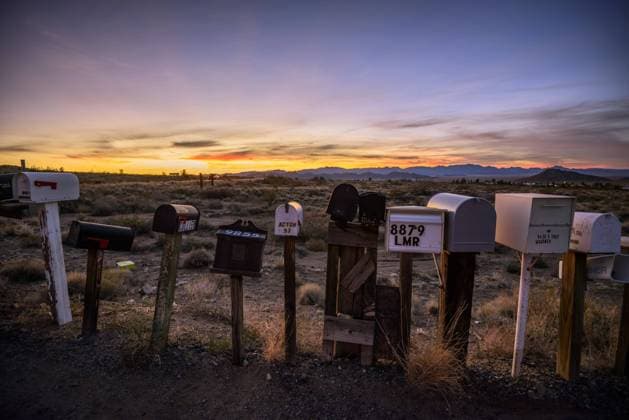Briefkästen am Straßenrand bei Sonnenuntergang, Historic Route 66, Antares, Walapai, Kingman, Arizona, USA, Nordamerika Copyright: imageBROKER ValentinxWolf iblvfw04844149.jpg