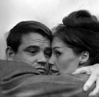13.06.1964, Berlin, DDR - Hilmar Thate und Angelica Domroese, Schauspieler. (Angelica Domroese, aussen, Aussenaufnahme, Berlin, DDR, deutsch, Deutsche Demokratische Republik, Deutschland, Domroese, Ehepaar, Europa, europaeisch, Fernsehen, Film, Filmschauspieler, GDR, Hilmar Thate, historisch, Mensch, Paar, Persoenlichkeit, Person, pmscartandhistory, Portraet, Portrait, QF, Quadrat, Querformat, s w, Schauspieler, Schauspielerin, schwarz weiss, schwarz-weiss, Schwarzweiss, Thate, Westeuropa, Zeitdokument, Zeitgeschichte) 640613KF714THATE.JPG