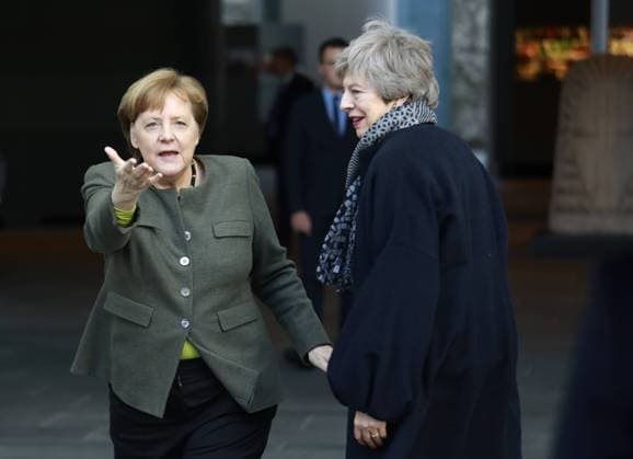 News Themen der Woche KW15 News Bilder des Tages Bundeskanzlerin Angela Merkel, Premierministerin des Vereinigten Königreichs Großbritannien und Nordirland, Theresa May, Deutschland, Berlin, Bundeskanzleramt, Bildtermin bei der Begrüßung der Premierministerin des Vereinigten Königreichs Großbritannien und Nordirland, Theresa May, durch Bundeskanzlerin Angela Merkel, 09.04.2019