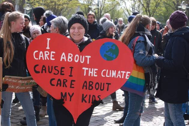 News Themen der Woche KW15 News Bilder des Tages 13.04.2019 Dortmund Erste Parents for Future Demo in Dortmund. Gestartet wurde mit einer Kundgebung auf dem Friedensplatz.
