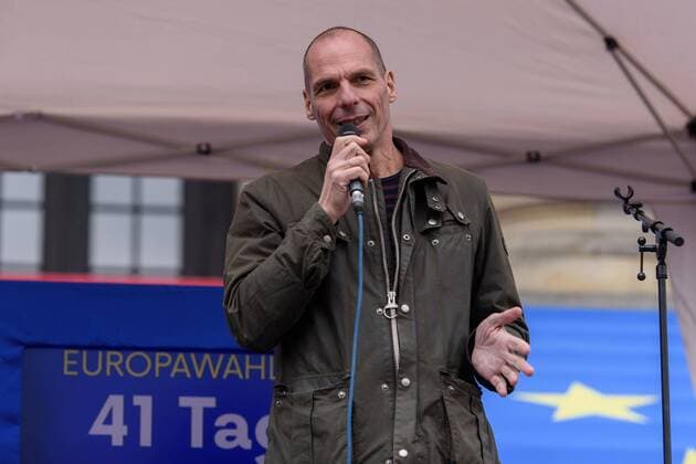 News Themen der Woche KW15 News Bilder des Tages Berlin, Pulse of Europe Deutschland, Berlin - 14 04 2019: Kundgebung von Pulse of Europe unter dem Motto Für den Erhalt der Europäischen Union auf dem Gendarmenmarkt in Berlin. Im Bild ist Yanis Varoufakis (ehemaliger griechische Finanzminister, Spitzenkandidat DiEM25) zu sehen. Berlin Berlin Deutschland