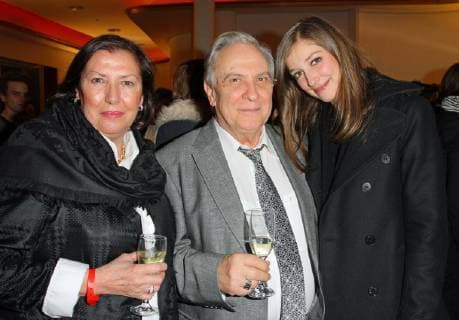 Film Small World 01.12.2010 Schauspielerin Alexandra Maria Lara (Alexandra Maria Platareanu) mit den Eltern Valentin + Doina Platareanu im Cinema Paris, Kurfuerstendamm 211, Berlin, bei der Premiere des Films - Small World - 01.12.2010 -