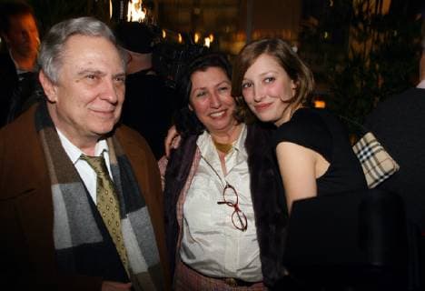 Film Vom Suchen und finden der Liebe 24.01.2005 Alexandra Maria Lara mit Eltern Doina und Valentin Platareanu bei der Filmpremiere - Vom Suchen Und Finden Der Liebe - im Sony-Center, Potsdamer Platz, Berlin - 24.01.2005 -