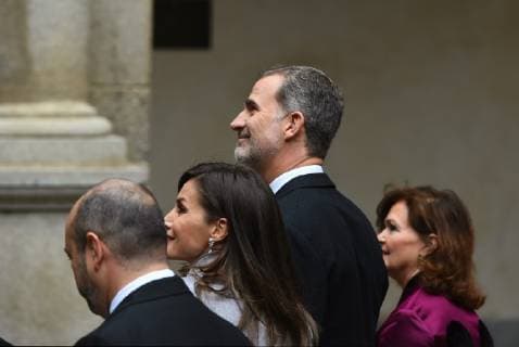 Spain s King Felipe VI (C-R) and Queen Letizia (C-L) arrive at Alcala de Henares University to hand in the 2018 Miguel de Cervantes Literature Award to Uruguayan poet Ida Vitale (unseen), in Alcala de Henares, outside Madrid, Spain, 23 April 2019. The Cervantes Award, worth at 125,000 euro cash prize, is the most important prize to literature in spanish and the awarding ceremony is held each 23 April to mark Miguel de Cervantes death date. Cervantes Literature awarding ceremony !ACHTUNG: NUR REDAKTIONELLE NUTZUNG! Copyright: xFERNANDOxVILLARx GRAF5833 20190423-636916224810490165