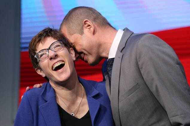 News Themen der Woche KW18 News Bilder des Tages CDU Landesvertreterversammlung 04.05.2019 , Erfurt, Steigerwaldstadion Arena Erfurt, CDU Landesvertreterversammlung zur Nominierung des Spitzenkandidaten der CDU-Thüringen zur Landtagswahl 2019 und die Aufstellung der Listenbewerber für die Wahl zum 7. Thüringer Landtag im Bild: Fraktionsvorsitzender Mike Mohring (CDU) und Parteivorsitzende der CDU Annegret Kramp Karrenbauer