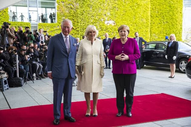 News Themen der Woche KW19 News Bilder des Tages Bundeskanzlerin Angela Merkel posiert fuer ein Bild mit dem Prinz von Charles und Herzogin von Cornwall Camilla im Kanzleramt in Berlin am 7. Mai 2019. Prinz Charles und Herzogin Camilla besuchen Deutschland