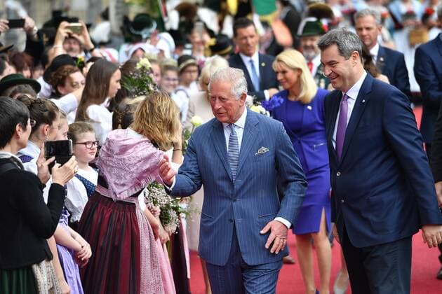 Prinz Charles und Herzogin Camilla, Markus SOEDER (Ministerpraesident Bayern und CSU Vorsitzender) und Ehefrau Karin bei ihrer Ankunft am Max Joseph Platz. Besuch des Prinzen von Wales und der Herzogin von Cornwall in Muenchen am 09.05.2019.