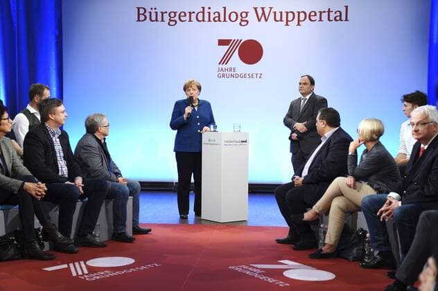 News Themen der Woche KW20 News Bilder des Tages Angela Merkel beim Bürgerdialog 70 Jahre Grundgesetz in der Villa Madia. Wuppertal, 13.05.2019