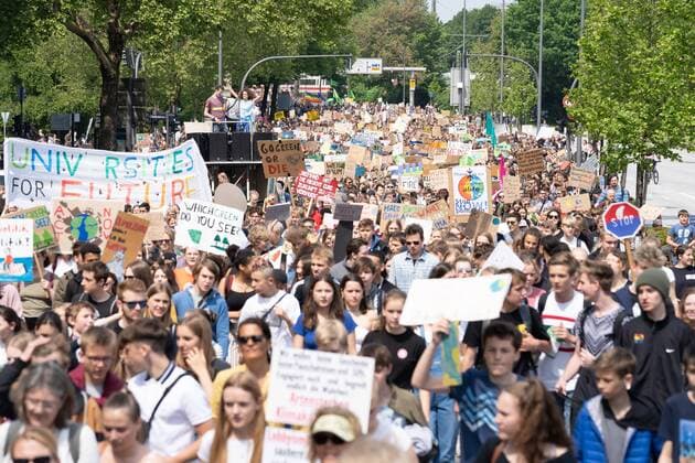 News Themen der Woche KW21 News Bilder des Tages Fridays for Future - weltweiter Aktionstag - Demonstration in Hamburg -;Fridays for Future - weltweiter Aktionstag - Demonstration in Hamburg -, Hamburg Hamburg Deutschland Heiligengeistfeld