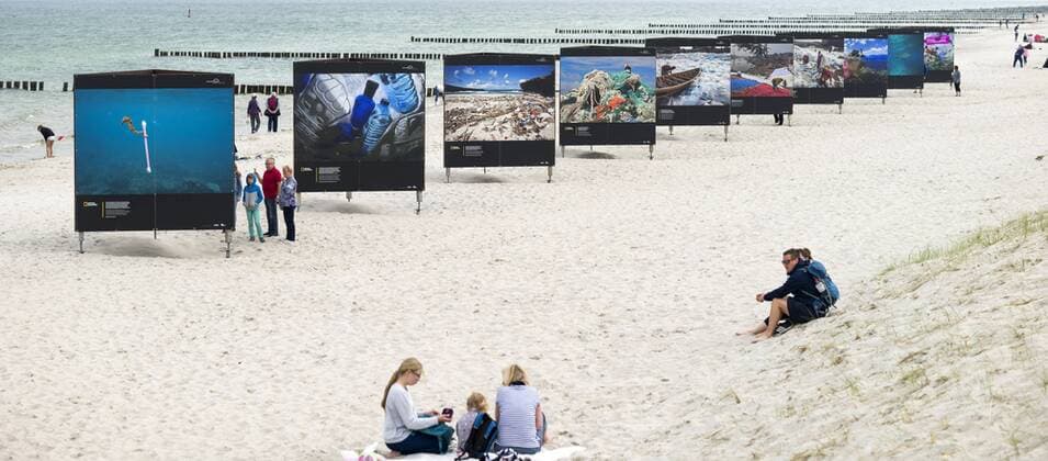 Entertainment Themen der Woche KW22 Umweltfotofestival Â»horizonte zingstÂ« 2019 auf dem Darss in Mecklenburg-Vorpommern. Das Fotofestivalan der Ostsee ist die größte Veranstaltung dieser Art in Norddeutschland. Verschiedenste Workshops, Vorträge und Shows bieten Teilnehmern und Zuschauern beeindruckende Einblicke und Bilder zum Thema der Umwelt. Insgesamt stehen in den mehr als zehn Tagen jedes Jahr über 90 Workshops, mehr als 20 AusÂ­stellungen und tägliche MultiÂ­visionsÂ­shows auf dem Veranstaltungsplan in Zingst. Zingst
