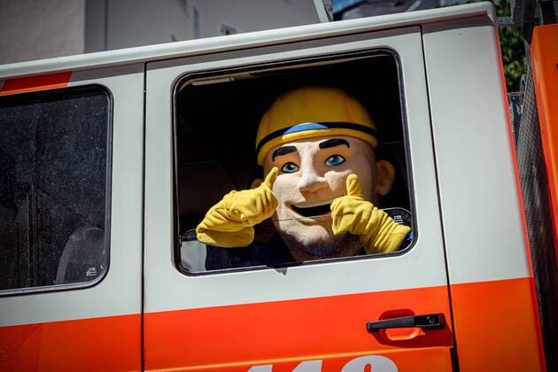 News Themen der Woche KW22 News Bilder des Tages Feuerwehrumzug in Frankfurt am Main. Die Frankfurter Feuerwehren feiern am Wochenende ihr 150. Jubiläum. Höhepunkt ist eine Parade mit rund 200 historischen und modernen Fahrzeugen. Copyright: xMarcxGruberx