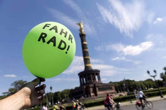 News Themen der Woche KW22 News Bilder des Tages Sternfahrt Fahrrad-Demonstration des ADFC mit etwa 90.000 Teilnehmern für bessere Bedingungen für den Radverkehr und die gleichberechtigte Nutzung des Fahrrades als Verkehrsmittel.. Berlin, 02.06.2019