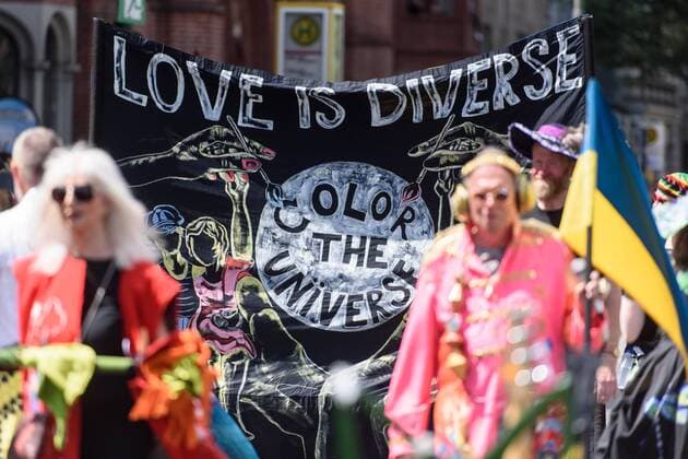 News Themen der Woche KW23 News Bilder des Tages Berlin, Umzug Karneval der Kulturen 2019 Deutschland, Berlin - 09 06 2019: Im Bild ist eine Gruppe die für Love and Diverse einsetzt während des Umzug Karneval der Kulturen in Berlin zu sehen. Berlin Berlin Deutschland