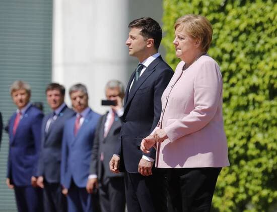 News Themen der Woche KW25 News Bilder des Tages Wolodymyr Oleksandrowytsch Selenskyj, Präsident der Ukraine, Bundeskanzlerin Angela Merkel, Deutschland, Berlin, Bundeskanzleramt, Bildtermin bei der Begrüßung des Präsidenten der Ukraine, Wolodymyr Selensky, durch die BK’in mit militärischen Ehren, 18.06.2019