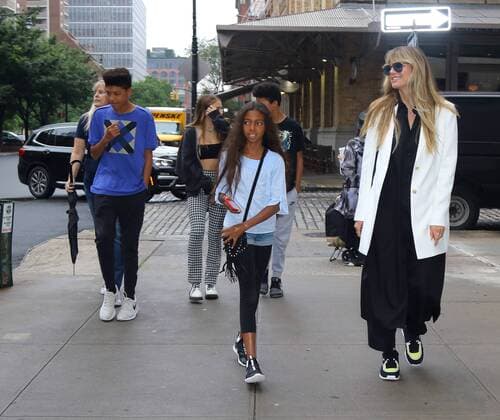 Entertainment Themen der Woche KW25 Heidi Klum mit Kindern unterwegs in New York June 20, 2019 - New York, New York, United States - TV personality Heid Klum walks with her children Lene, Lou, Henry and Johan and her mother Erna in Tribeca on June 19 2019 in New York City New York United States Copyright: xMikexReedx