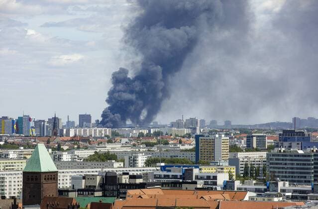 News Themen der Woche KW27 News Bilder des Tages Dong-Xuan-Center in Berlin Lichtenberg brennt. Berlin Deutschland