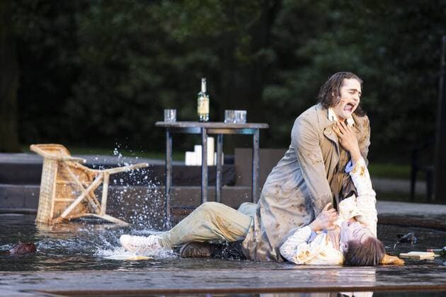 Entertainment Themen der Woche KW26 Entertainment Bilder des Tages Weiße Nächte, Theater an der Ruhr, Mülheim an der Ruhr, Deutschland Mülheim an der Ruhr, Deutschland. 4. Juli 2019. L-R: Fabio Menendez, Albert Bork. Das Theater an der Ruhr führt zu den Weißen Nächten im Raffelbergpark das Eugene O Neill Stück Eines langen Tages Reise in die Nacht (Long Day s Journey Into Night) in einer Inszenierung von Roberto Ciulli auf. Mit Simone Thoma (Mary Tyrone), Klaus Herzog (James Tyrone), Fabio Menendez (James Tyrone Jr.) und Albert Bork (Edmund Tyrone). Die kostenlosen Open-Air Vorführungen der Weißen Nächte finden vom 4. bis 7. Juli 2019 statt.