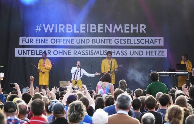 Entertainment Themen der Woche KW26 Entertainment Bilder des Tages Kosmos 04.07.2019, Chemnitz, Innenstadt, Brückenstraße Theaterstraße Stadthallenpark, Open Air, Kosmos, Festival, tausende feiern an vielen Auftrittsorten mit Musik, Bands, Diskusionsrunden, Spiel und Spaß. Foto: Alligathoah Chemnitz Sachsen BRD