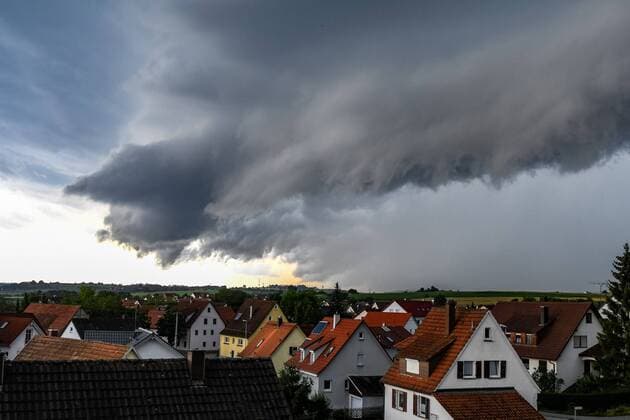 Rottenburg am Neckar Eine Gewitterzelle zieht ueber Rottenburg am Neckar im Landkreis Tuebingen, 12.07.2019 Eine Gewitterzelle zieht ueber Rottenburg am Neckar im Landkreis Tuebingen, 12.07.2019, Copyright: xEIBNER Florian_Schustx EP_SCHUST