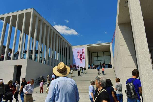 News Bilder des Tages Besucher-Magnet Museumsinsel, die James - Simon - Galerie wurde am 12.07.2019 der Oeffentlichkeit uebergeben. Heute, am 13.07.19 ist Tag der offenen Tuer.