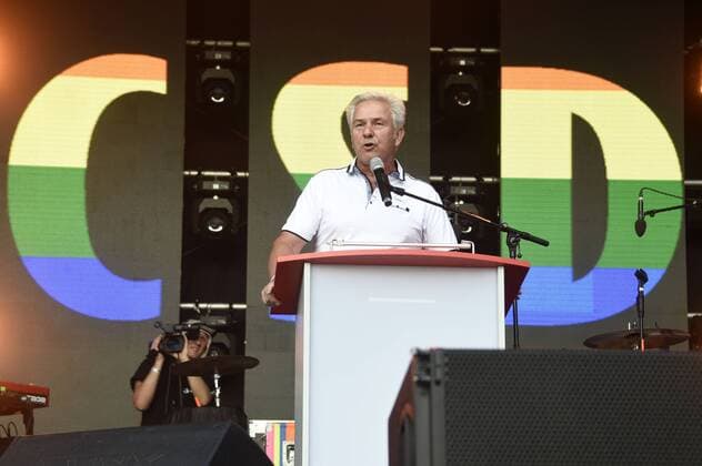 Klaus Wowereit beim 41. Christopher Street Day 2019 mit dem Motto Stonewall 50 - Jeder Aufstand beginnt mit deiner Stimme am Brandenburger Tor. Berlin, 27.07.2019