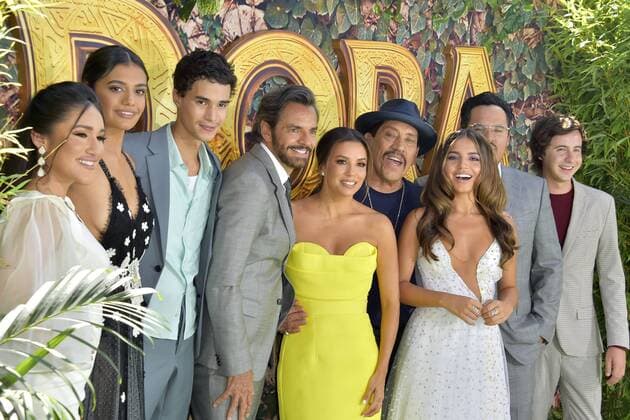 Entertainment Themen der Woche KW31 Q Orianka Kilcher, Madeleine Madden, Jeff Wahlberg, Eugenio Derbez, Eva Longoria, Danny Trejo, Isabela Moner, Michael Pena und Nicholas Coombe bei der Weltpremiere des Kinofilms Dora und die goldene Stadt Dora and the Lost City of Gold in den Regal Cinemas L.A. Live. Los Angeles, 28.07.2019