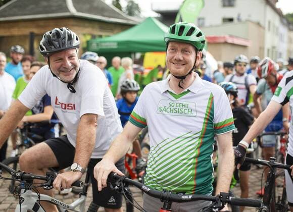 Entertainment Themen der Woche KW32 Der Ministerpraesident von Sachsen, Michael Kretschmer, CDU, nimmt in Meerane an einem Fahrradrennen teil. 05.08.2019 Meerane Deutschland
