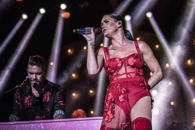 Aqua spiller Roses Are Red paa Boegescenerne under Smukfest 40 aars jubilaeumskoncert i Skanderborg, onsdag den 7. august 2019. Paa Smukfest fejrer de festival nr. 40 med Danmarks Smukkeste Koncert Vol. 3*. En masse af d Love Is A Loser s Game e stoerste danske hits, fra den foerste halvdel af festivalens liv, med de originale kunstnere samt The Antonelli Orchestra som backingband.. , Skanderborg Denmark Copyright: HellexArensbak HellexArensbakx cop200 spdk20190808-041113-L
