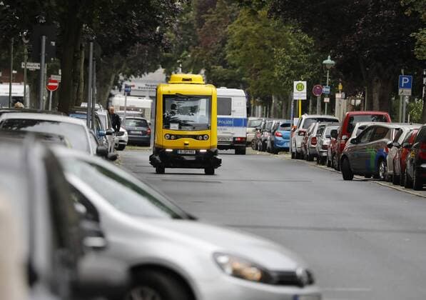 News Themen der Woche KW33 Deutschland, Berlin, Die Partner im Projekt See-Meile geben den Startschuss für den ersten hochautomatisierten Kleinbus im öffentlichen Straßenland einer deutschen Großstadt. Auf einem 1,2 Kilometer langen Rundkurs bringt das Fahrzeug seine Fahrgäste vom U-Bahnhof Alt-Tegel zur Greenwichpromenade.16.08.2019