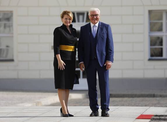 News Themen der Woche KW34 News Bilder des Tages Präsidentin der Slowakischen Republik, Zuzana Caputova, Bundespräsident Frank-Walter Steinmeier, Deutschland, Berlin, Schloss Bellevue, Begrüßung der Präsidentin der Slowakischen Republik, Zuzana Caputova, mit militärischen Ehren und anschließendes Gespräch, 21.08.201