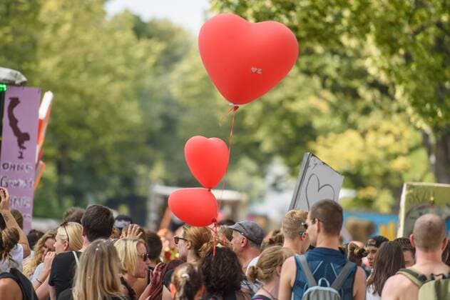 Berlin, Zug der Liebe Deutschland, Berlin - 24.08.2019: Im Bild sind Impressionen von der Demonstration Zug der Liebe in Berlin zu sehen. Berlin Berlin Deutschland