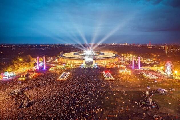 Bilder des Jahres 2019, Entertainment 09 September Entertainment Themen der Woche KW36 Entertainment Bilder des Tages Lollapalooza Berlin 2019. Besucher des Lollapalooza Berlin 2019 am 07. und 08.09.2019 im Olympiastadion Berlin. 20190907SFL0033