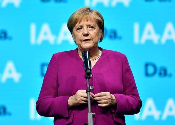 Bilder des Jahres 2019, News 09 September News Themen der Woche KW37 12.09.2019, xfux, Wirtschaft Automobil, IAA 2019 - Internationale Automobil Ausstellung emspor, v.l. Bundeskanzlerin Angela Merkel Frankfurt am Main