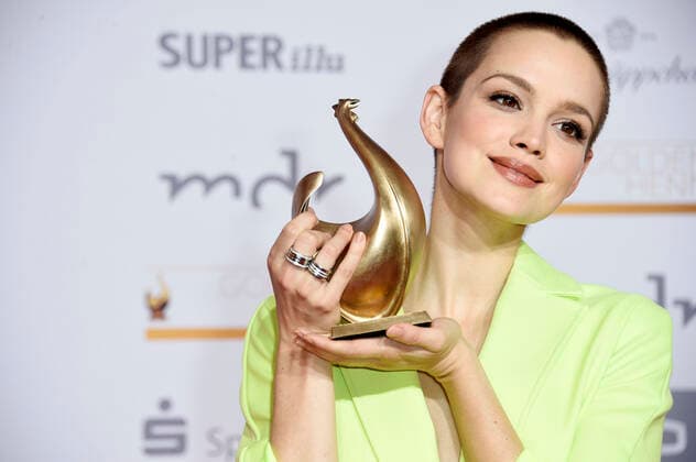 Bilder des Jahres 2019, Entertainment 09 September Entertainment Themen der Woche KW38 Emilia Schüle bei der 25. Verleihung der Goldenen Henne 2019 in der Leipziger Messe. Leipzig, 20.09.2019