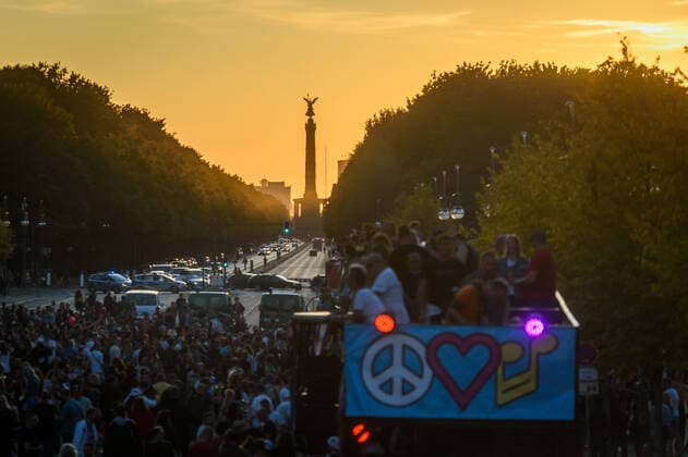 Bilder des Jahres 2019, News 09 September News Bilder des Tages Berlin, Love World Peace Parade Deutschland, Berlin - 21 09 2019: Im Bild sind Impressionen von der Love World Peace Parade 2019 zu sehen. Berlin Berlin Deutschland