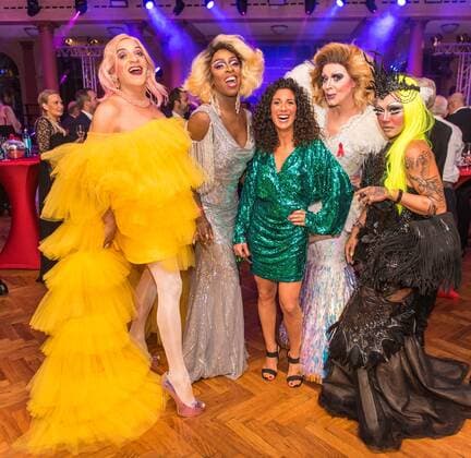 Bilder des Jahres 2019, Entertainment 09 September Entertainment Themen der Woche KW38 Entertainment Bilder des Tages 21.09.2019 xesx Frankfurt am Main, Palmengarten LOVEBALL Dancefloor 2019 In der Mitte Moderatorin Evren Gezer