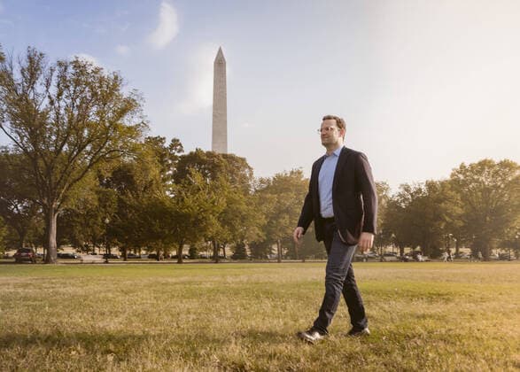 Bilder des Jahres 2019, News 09 September News Bilder des Tages Bundesgesundheitsminister Jens Spahn (CDU) vor dem Washington Monument. Washington, 21.09.2019. Washington USA