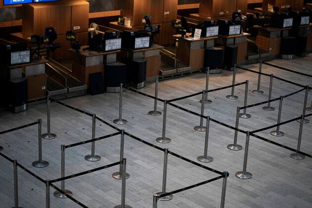 Bilder des Jahres 2019, News 09 September Insolvenz von Thomas Cook - Leere Schalter am Flughafen in Kopenhagen Thomas Cook airlines konkurs - Thomas Cook har her til morgen lukket deres skranker og pillet deres skilte ned i Koebenhavns Lufthavn (CPH) 23. september 2019.. , Denmark Copyright: MartinxSylvestx COP106 spdk20190923-095059-L