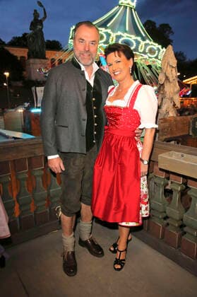 Bilder des Jahres 2019, Entertainment 09 September Entertainment Themen der Woche KW39 Clemens Tönnies mit Ehefrau Margit Tönnies in der Käfer Wiesn Schänke auf dem Oktoberfest 2019. München, 27.09.2019
