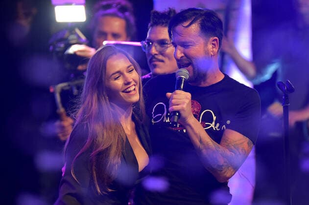 Bilder des Jahres 2019, Entertainment 09 September Entertainment Themen der Woche KW39 Michael Wendler - Live in Concert XXL - am 28.09.2019 in der Turbinenhalle in Oberhausen Michael Wendler und Laura Sophie Müller stehen am 28.09.2019 in der Turbinenhalle in Oberhausen auf der Bühne.