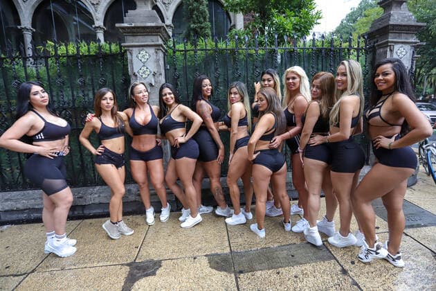 September 29, 2019, Cidade Do MeXico, Cidade do Mexico, Mexico: Miss Bumbum World candidates march with contest flag and green balloons in protest for reforestation in the Amazon in central Mexico City on Sunday, 29. Singers are in town to attend Miss Butt contest finale World taking place tomorrow September 30 at a Mexico City event house. The champion will earn $ 100,000 in advertising contracts. Cidade Do MeXico Mexico - ZUMAv122 20190929_zap_v122_001 Copyright: xWilliamxVolcovx