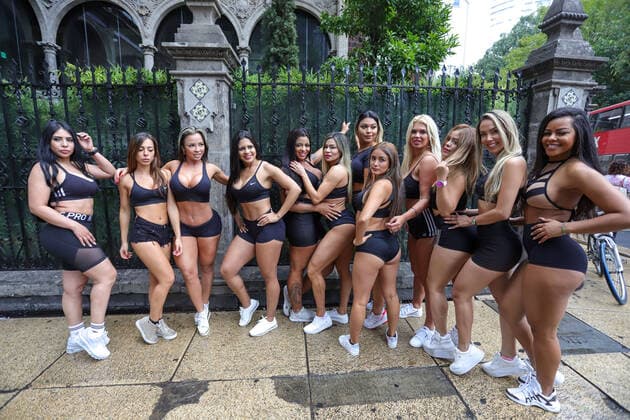 September 29, 2019, Cidade Do MeXico, Cidade do Mexico, Mexico: Miss Bumbum World candidates march with contest flag and green balloons in protest for reforestation in the Amazon in central Mexico City on Sunday, 29. Singers are in town to attend Miss Butt contest finale World taking place tomorrow September 30 at a Mexico City event house. The champion will earn $ 100,000 in advertising contracts. Cidade Do MeXico Mexico - ZUMAv122 20190929_zap_v122_002 Copyright: xWilliamxVolcovx