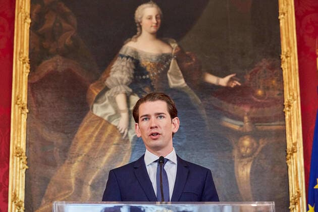 Bilder des Jahres 2019, News 10 Oktober News Themen der Woche KW41 News Bilder des Tages - Wien 07.10.2019 - Bundespräsident Alexander Van der Bellen beauftragte heute Alt-Bundeskanzler Sebastian Kurz (ÖVP) mit der Regierungsbildung nach der Nationalratswahl vom 29.09.2019. Austrian Federal President Alexander Van der Bellen today appointed former Chancellor Sebastian Kurz (ÖVP) with the formation of a new government after the Nationalrat election on 29.09.2019.PHOTO: Alt-Kanzler Sebastian Kurz in der Präsidentschaftskanzlei. Im Hintergrund ein Gemälde das Kaiserin Maria Theresia zeigt. Former Federal Chancellor Sebastian Kurz (ÖVP) in the Federal Presidential Chancellery. In the background a painting depicting Empress Maria Theresia. Treffen Van der Bellen , Kurz