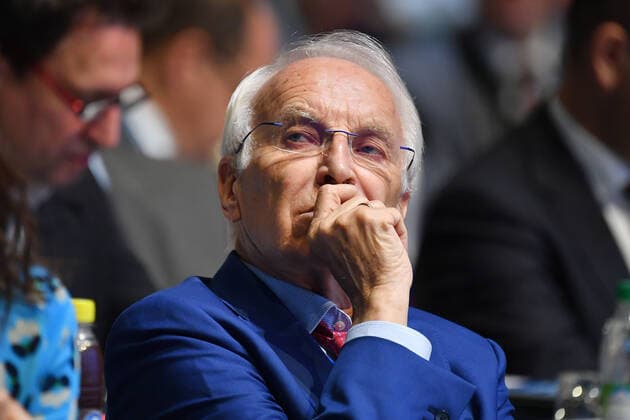 Edmund STOIBER, Gestik,skeptisch, Einzelbild,angeschnittenes Einzelmotiv,Portraet,Portrait,Porträt. CSU Parteitag 2019 am 19.10.2019 in Muenchen Olympiahalle.